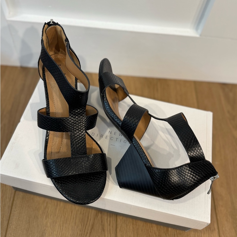 Devinda Heeled Sandals New Directions 9